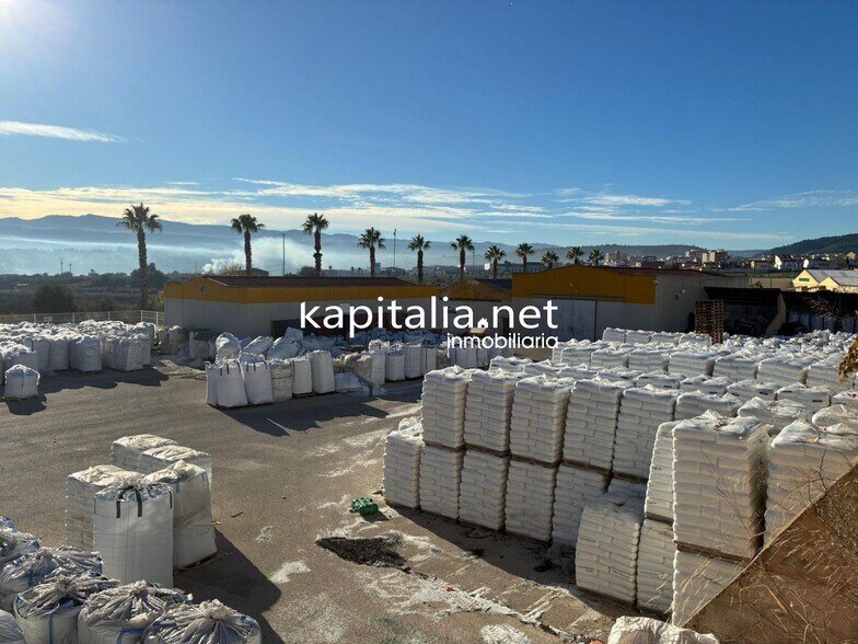 Nave en València en venta - Foto de la construcción - Imagen 2 de 12