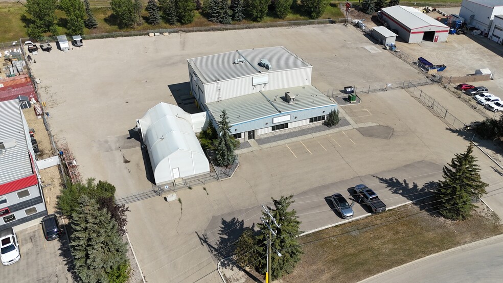 8038 Edgar Industrial Cres, Red Deer, AB en alquiler - Foto principal - Imagen 1 de 4