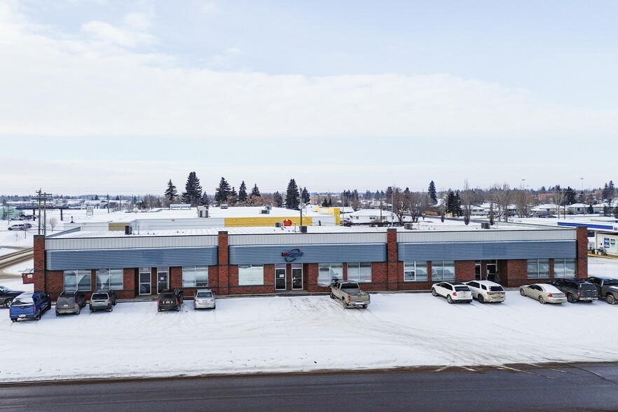 4602 50 St, Stettler, AB en venta - Foto del edificio - Imagen 2 de 31