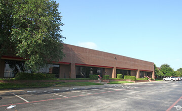 2010-2044 N State Highway 360, Grand Prairie, TX en alquiler Foto del edificio- Imagen 1 de 4