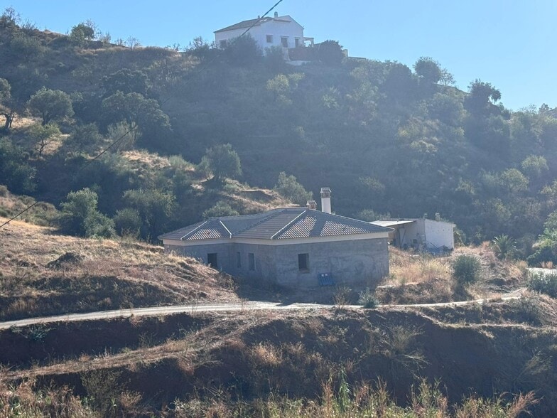 Terreno en Riogordo, Málaga en venta - Foto del edificio - Imagen 2 de 38