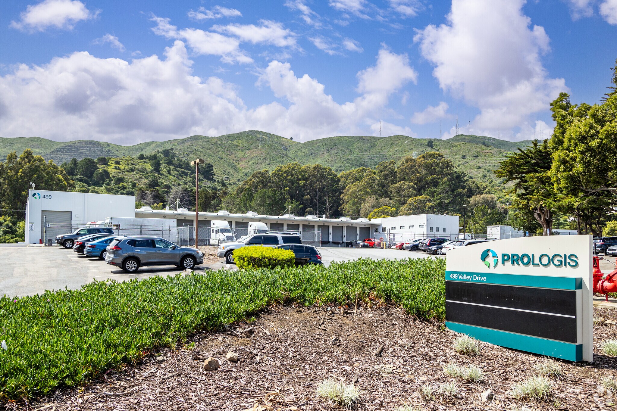 499 Valley Dr, Brisbane, CA en alquiler Foto del edificio- Imagen 1 de 6