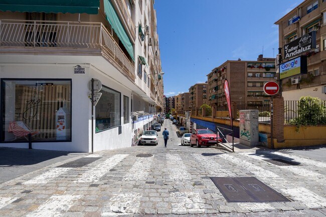 Más detalles de Calle Abderrahmán, 11, Granada - Local en venta