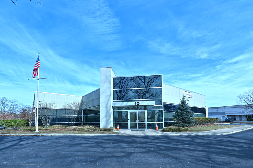 10 Commerce Dr, Hauppauge, NY en venta - Foto del edificio - Imagen 1 de 13