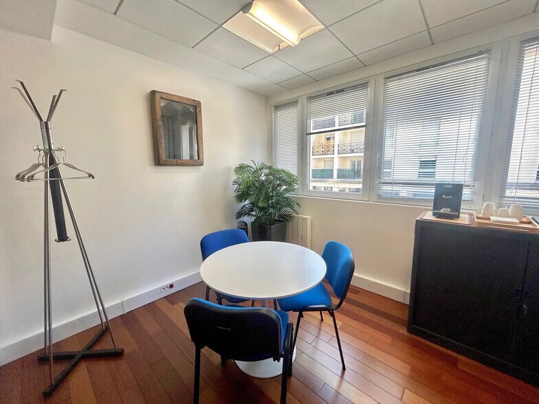 Oficina en Bussy-Saint-Georges en venta - Foto del edificio - Imagen 1 de 15