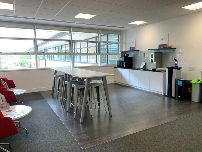 Cain Rd, Bracknell en alquiler - Foto del edificio - Imagen 3 de 13