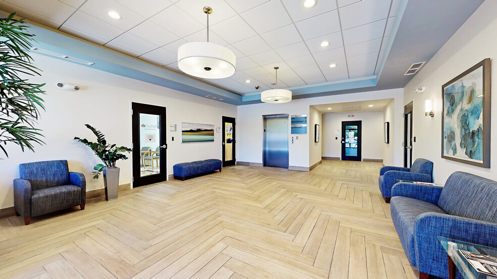 3800 Colonial Blvd, Fort Myers, FL en alquiler - Lobby - Imagen 2 de 2