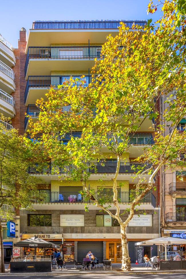 Más detalles de Carrer de Villarroel, 181, Barcelona - Edificio residencial​ en venta