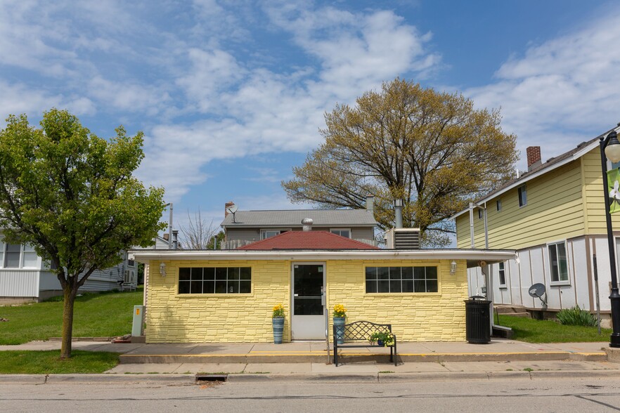 42 W Spring St, Port Austin, MI en venta - Foto principal - Imagen 1 de 31