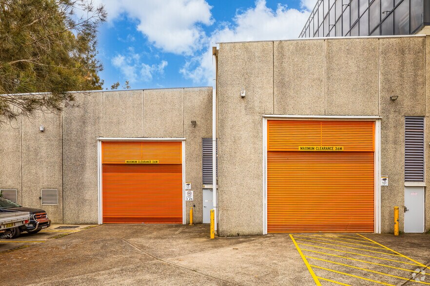 384 Eastern Valley Way, Roseville en venta - Foto del edificio - Imagen 3 de 5