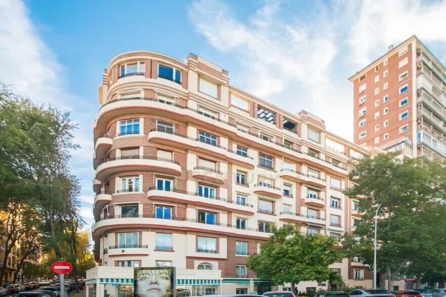Edificio residencial en Madrid, Madrid en venta - Foto del edificio - Imagen 1 de 3