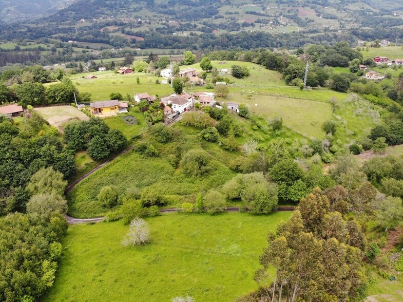 Mones, Piloña, Asturias en venta - Vista aérea - Imagen 1 de 23