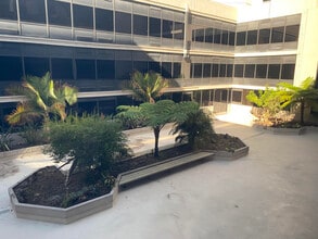 5757 W Century Blvd, Los Angeles, CA en alquiler Foto del edificio- Imagen 2 de 3