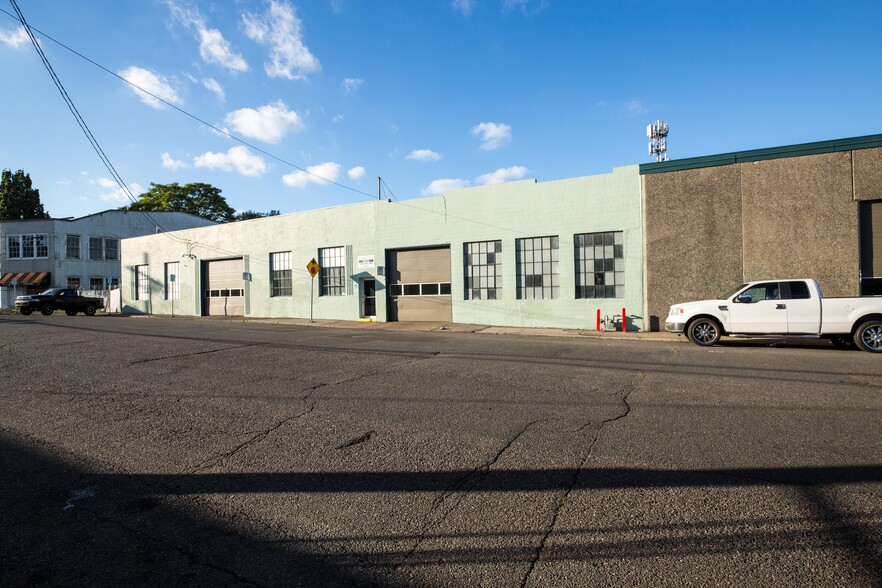 1105 SE Woodward St, Portland, OR en venta - Foto del edificio - Imagen 1 de 12