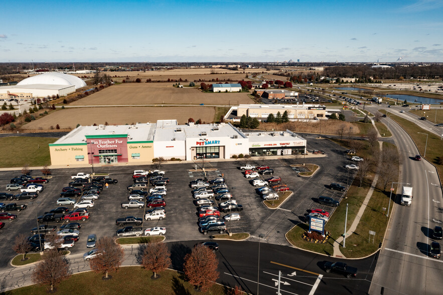 27161 Crossroads Pky, Rossford, OH en alquiler - Foto del edificio - Imagen 2 de 3