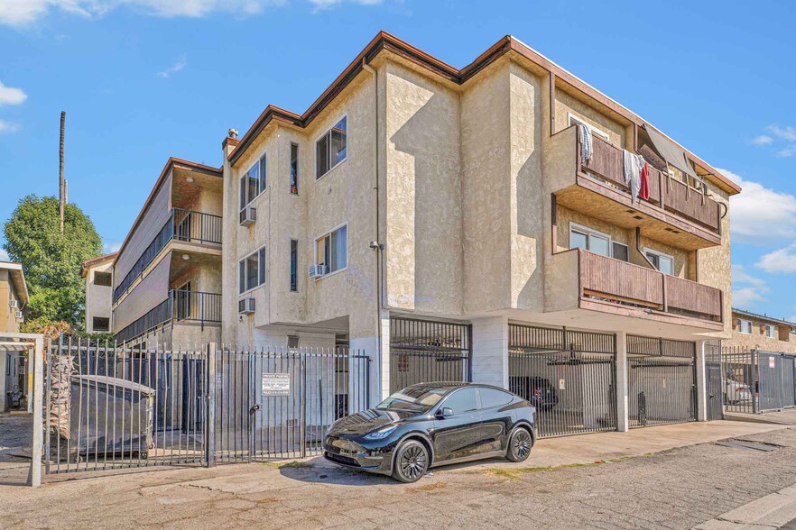 15240 Nordhoff St, North Hills, CA en venta - Foto del edificio - Imagen 3 de 47