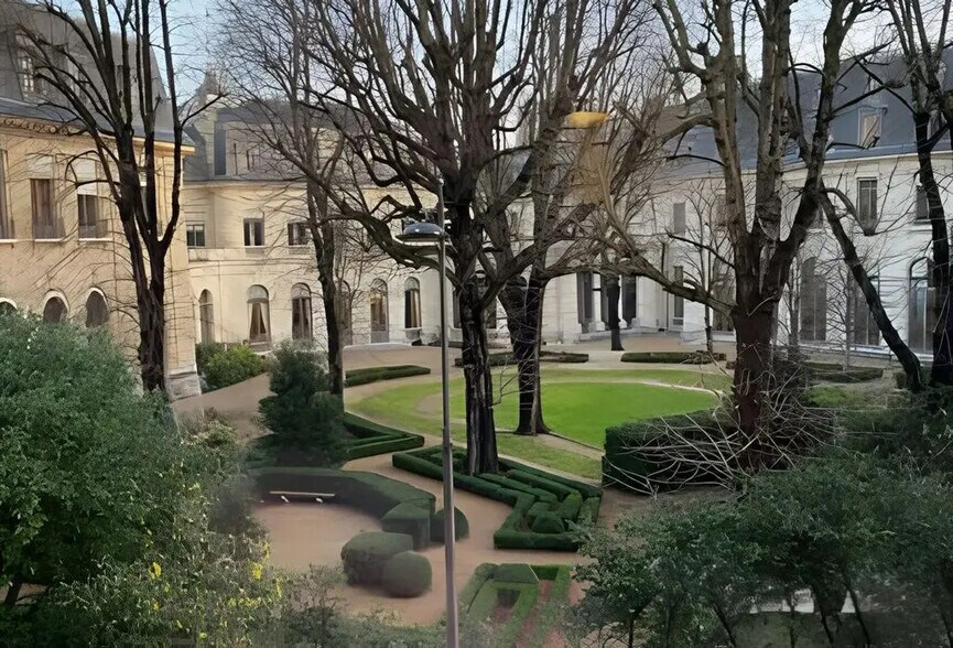 2-4 Rue Lord Byron, Paris en venta - Foto del edificio - Imagen 3 de 6