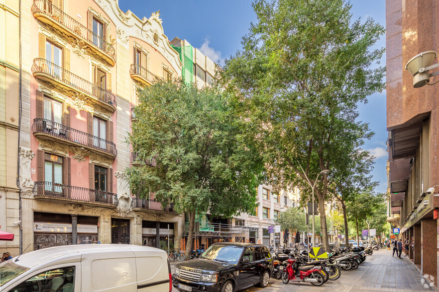 Carrer de la Diputació, Barcelona, Barcelona en alquiler - Foto del edificio - Imagen 2 de 3