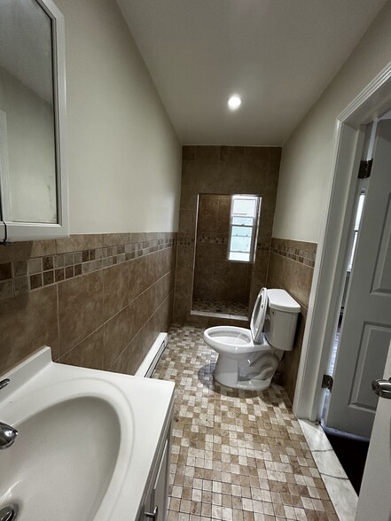 64 Dikeman St, Waterbury, CT en venta - Foto del edificio - Imagen 3 de 8