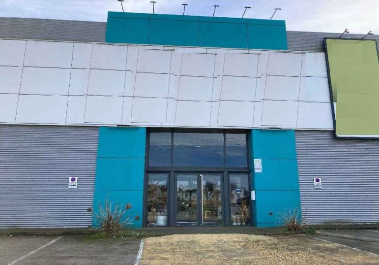 Local en Camargo, Cantabria en venta Foto principal- Imagen 1 de 2