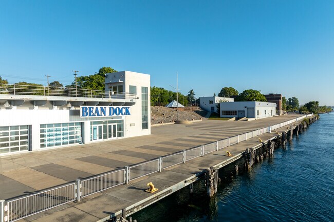 Más detalles de Free Trade Zone Warehouse – Nave para subasta, Port Huron, MI