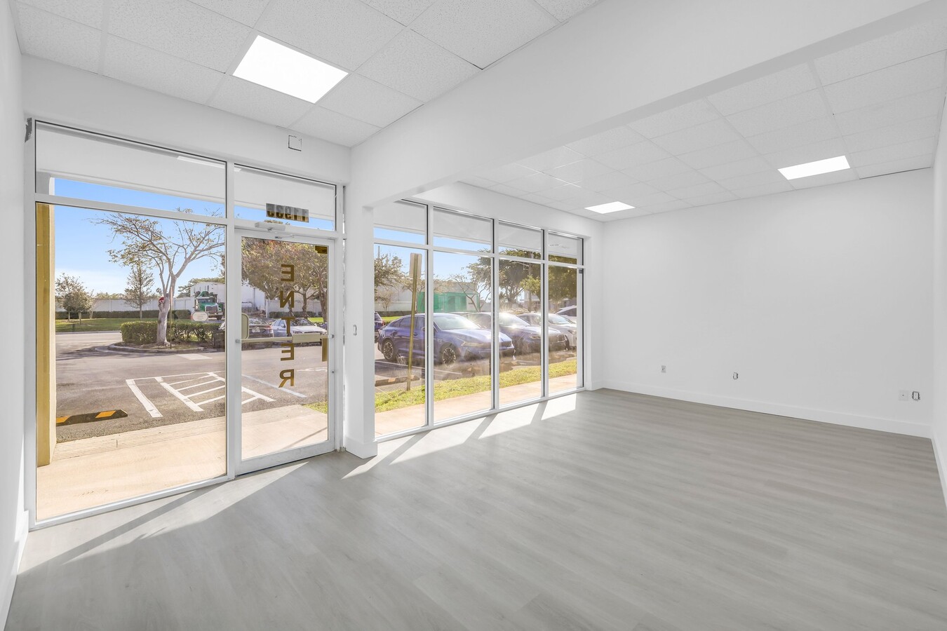 11931-11971 NW 37th St, Coral Springs, FL 33065 - Unidad J-K -  - Foto del interior - Image 1 of 21