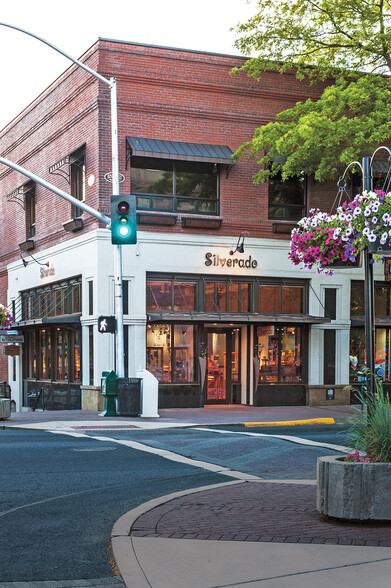 1001 NW Wall St, Bend, OR en alquiler - Foto del edificio - Imagen 1 de 26