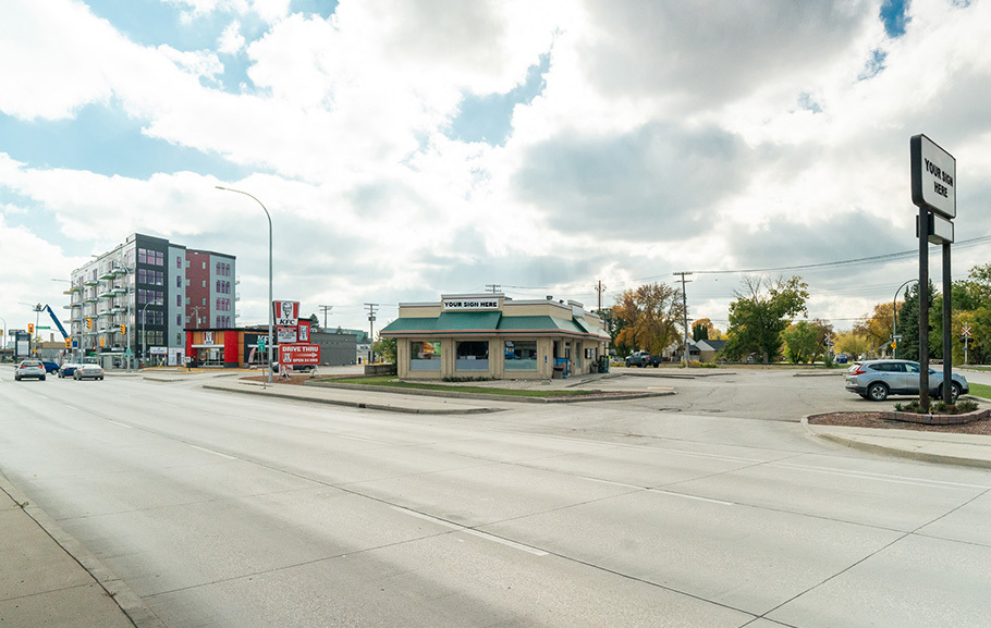 1103 Pembina Hwy, Winnipeg, MB en alquiler - Foto del edificio - Imagen 3 de 3