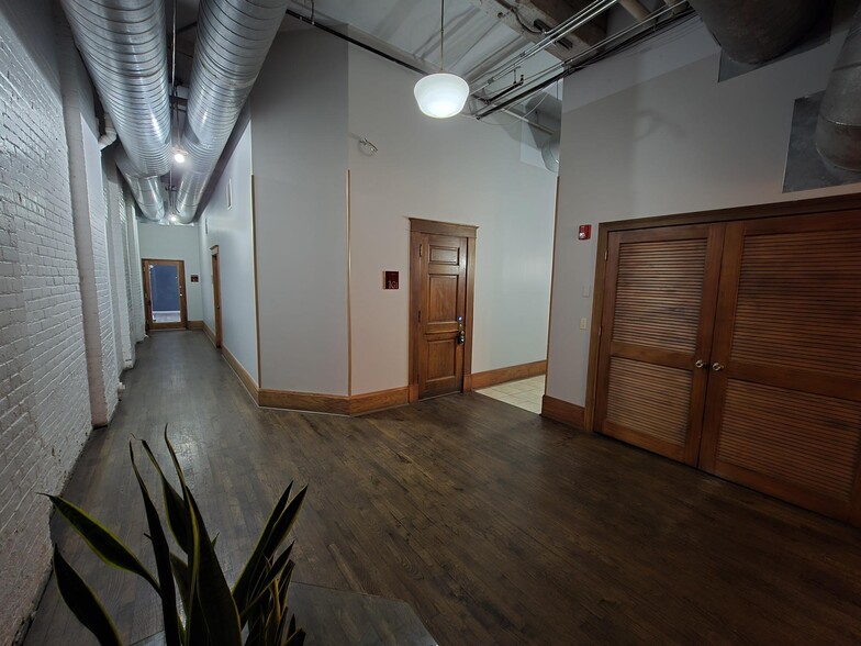 1667 E 40th St, Cleveland, OH en venta - Foto del edificio - Imagen 3 de 33