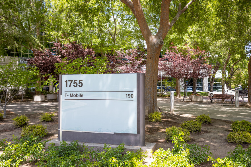 1755 Creekside Oaks Dr, Sacramento, CA en alquiler - Foto del edificio - Imagen 2 de 7