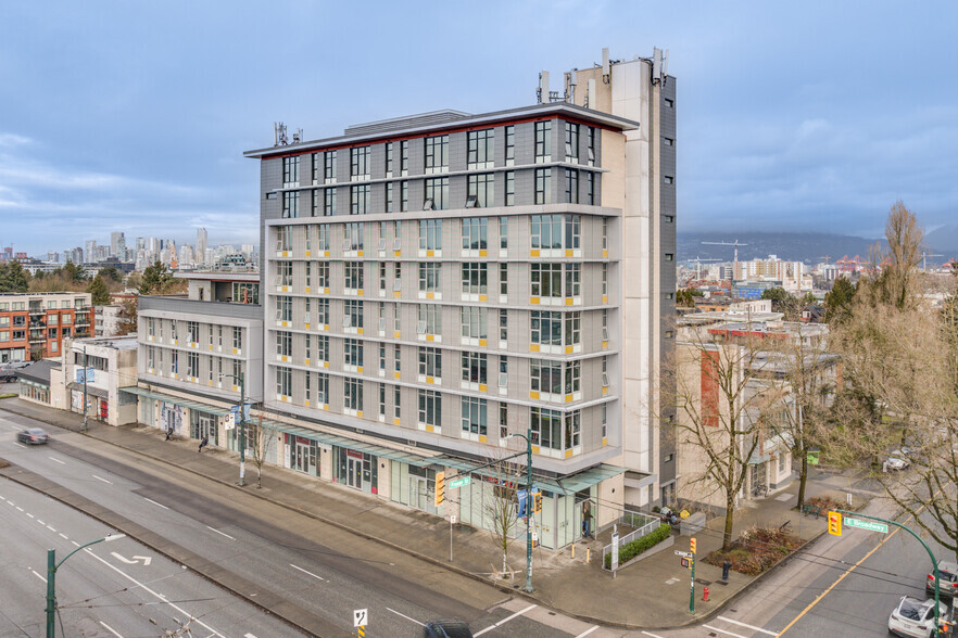 651-691 Broadway, Vancouver, BC en alquiler - Foto del edificio - Imagen 1 de 8