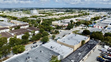 2430 W 78th St, Hialeah, FL en alquiler Foto del edificio- Imagen 2 de 4