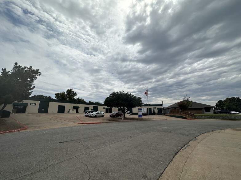 1131 S Airport Cir, Euless, TX en alquiler - Foto del edificio - Imagen 2 de 3