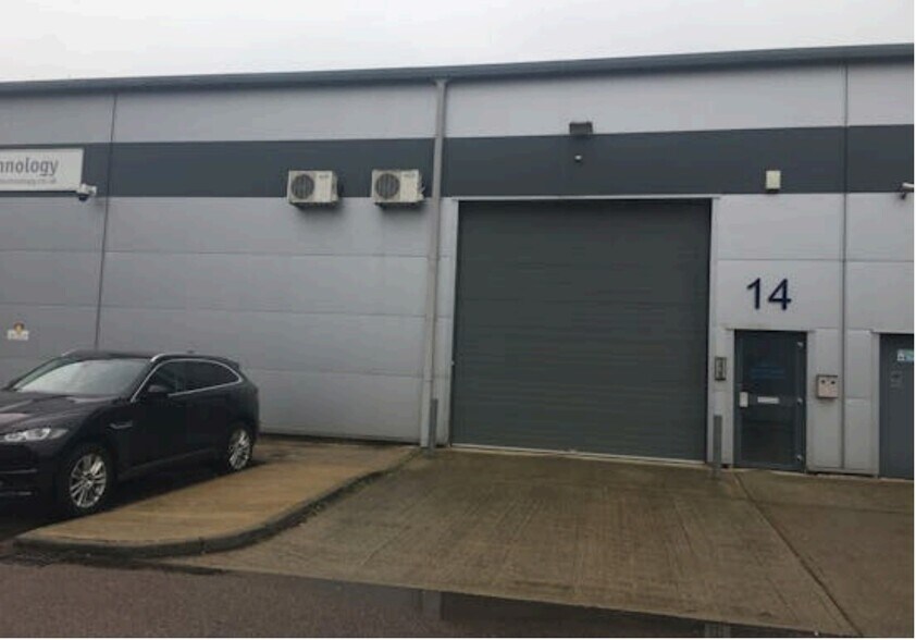 Smeaton Clos, Aylesbury en alquiler - Foto del edificio - Imagen 2 de 2