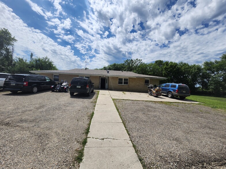 204 3rd St SW, Rake, IA en venta - Foto del edificio - Imagen 3 de 81