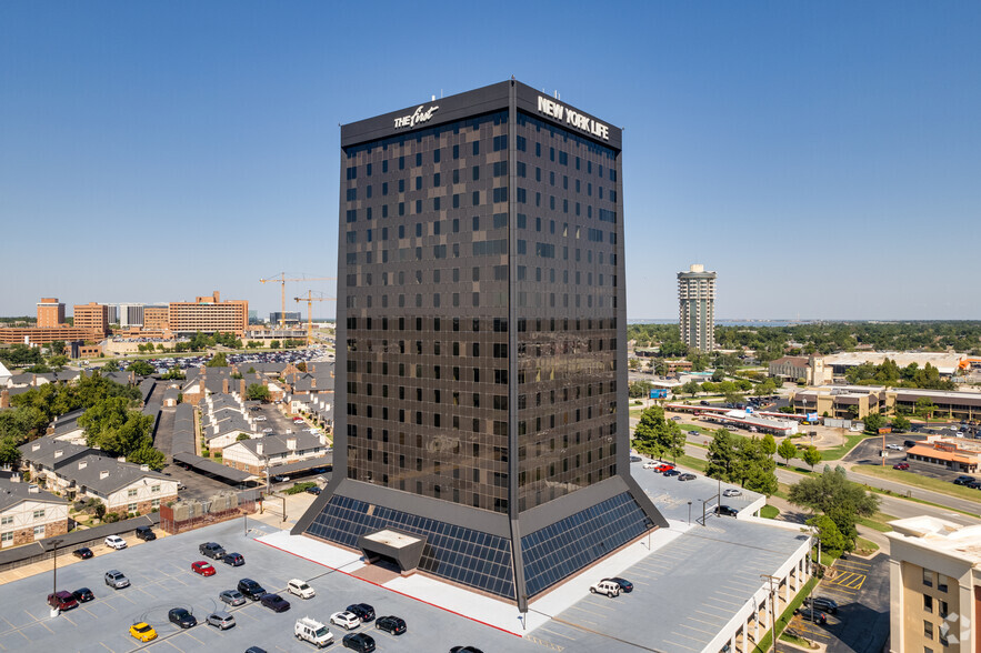 3030 NW Expressway, Oklahoma City, OK en alquiler - Foto del edificio - Imagen 1 de 18