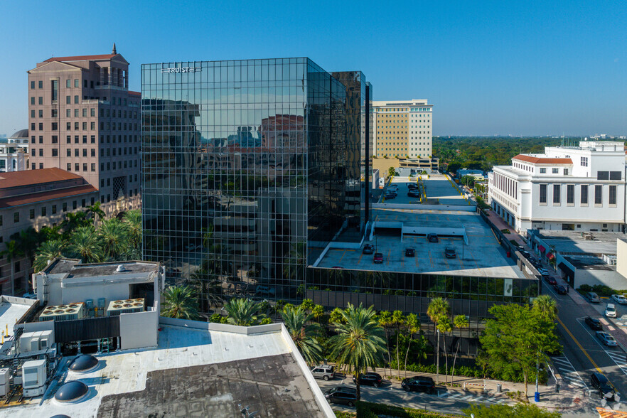 201 Alhambra Cir, Coral Gables, FL en alquiler - Foto del edificio - Imagen 3 de 7