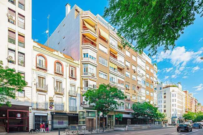 Más detalles de Calle de Narváez, 28, Madrid - Local en alquiler