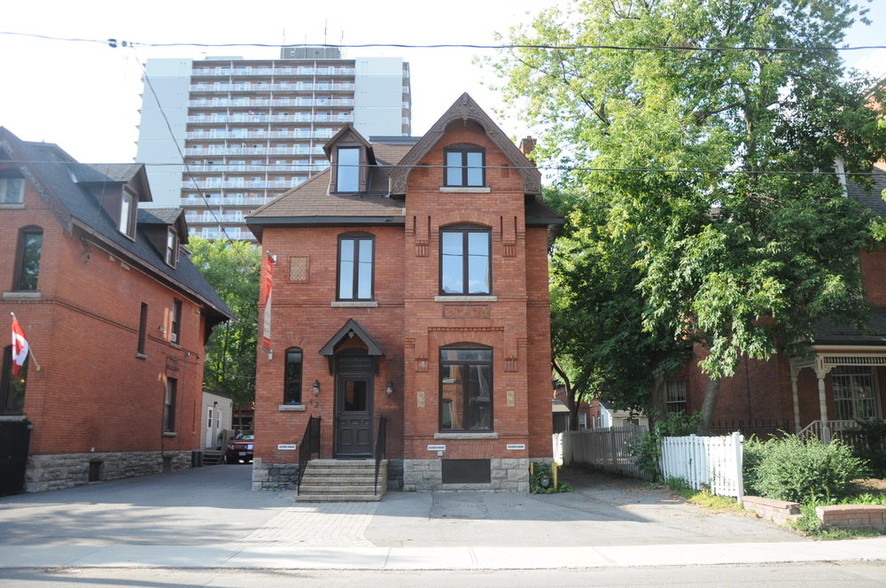 427 Gilmour St, Ottawa, ON en venta - Foto del edificio - Imagen 2 de 5