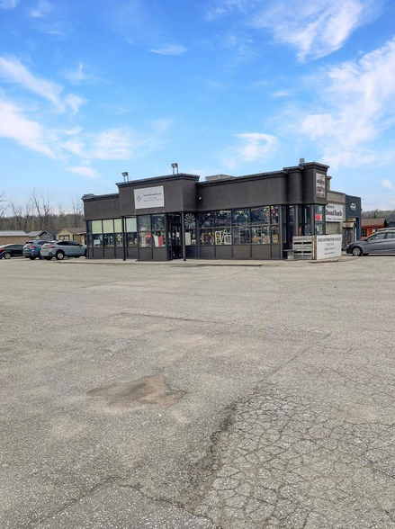 1585 Hwy-11 N, Oro-Medonte, ON en venta - Foto del edificio - Imagen 2 de 11