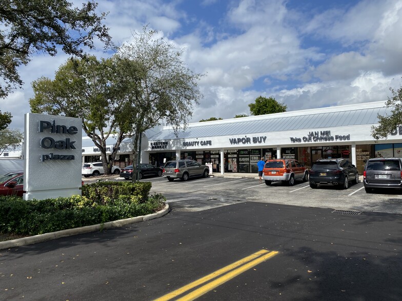 8901-8933 W Oakland Park Blvd, Sunrise, FL en alquiler - Foto del edificio - Imagen 1 de 3