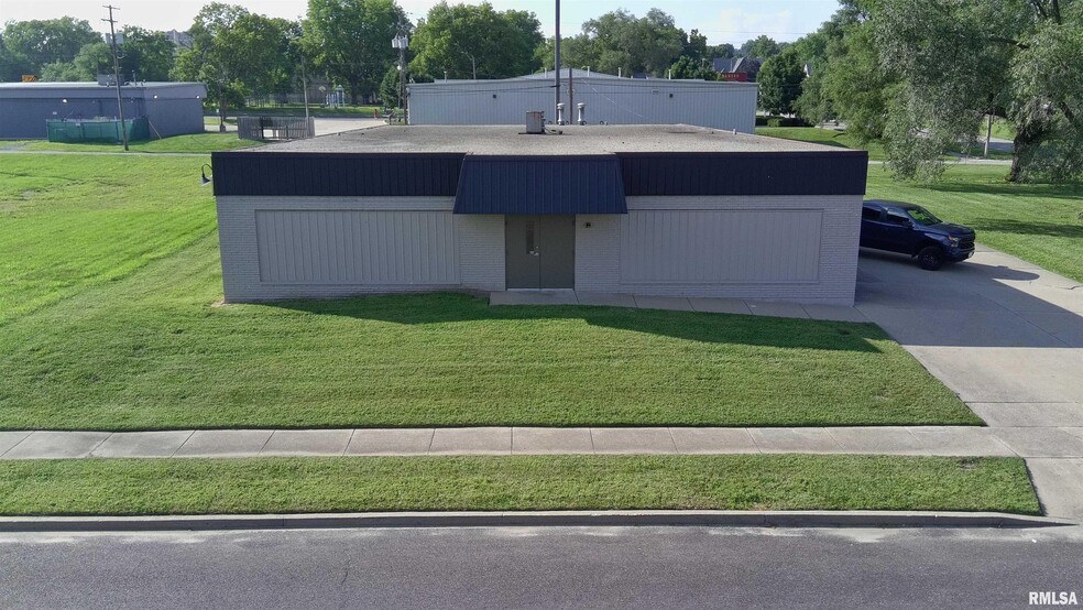 817 NE Adams St, Peoria, IL en venta - Foto del edificio - Imagen 1 de 24