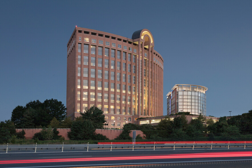 8000 Towers Crescent Dr, Vienna, VA en alquiler - Foto del edificio - Imagen 3 de 5