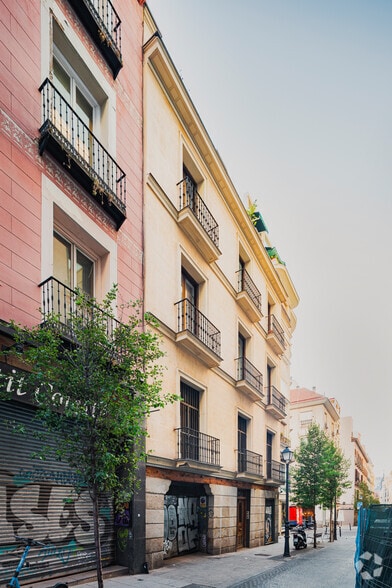 Calle de la Reina, 17, Madrid, Madrid en alquiler - Foto del edificio - Imagen 2 de 3