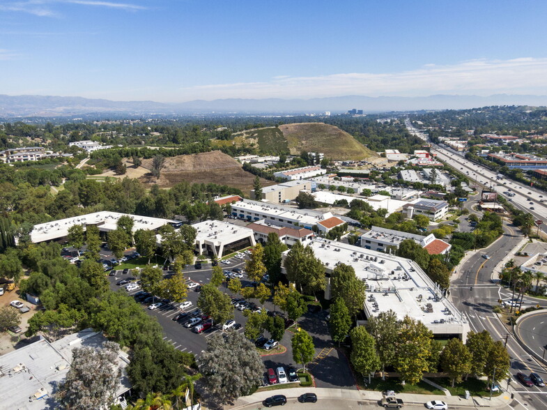 5000 N Parkway Calabasas, Calabasas, CA en alquiler - Foto del edificio - Imagen 2 de 14