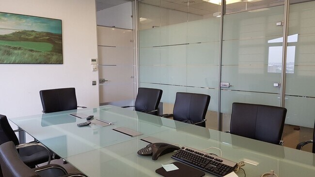 Más detalles de Calle Luis Fuentes Bejarano, S/N, SEVILLA - Oficina en venta