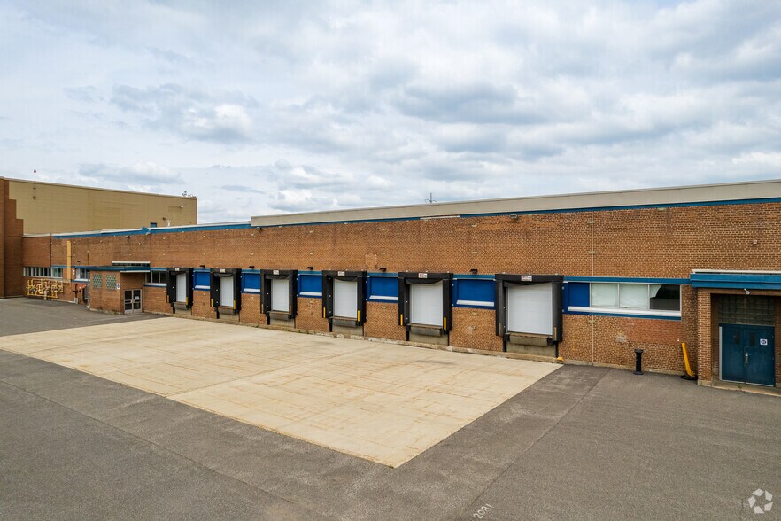 7101 Rue Notre-Dame E, Montréal, QC en alquiler - Foto del edificio - Imagen 3 de 8