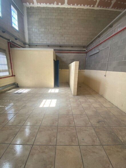 Nave en Alovera, Guadalajara en alquiler - Foto del interior - Imagen 2 de 3