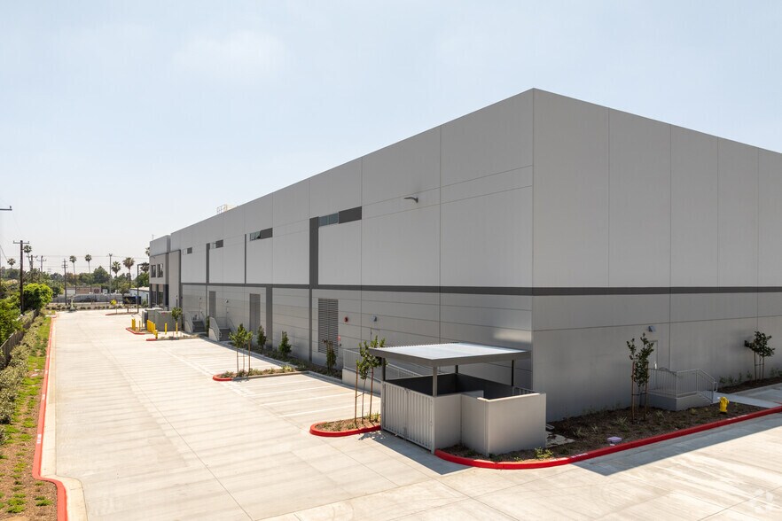 12772 San Fernando Rd, Sylmar, CA en alquiler - Foto del edificio - Imagen 2 de 8