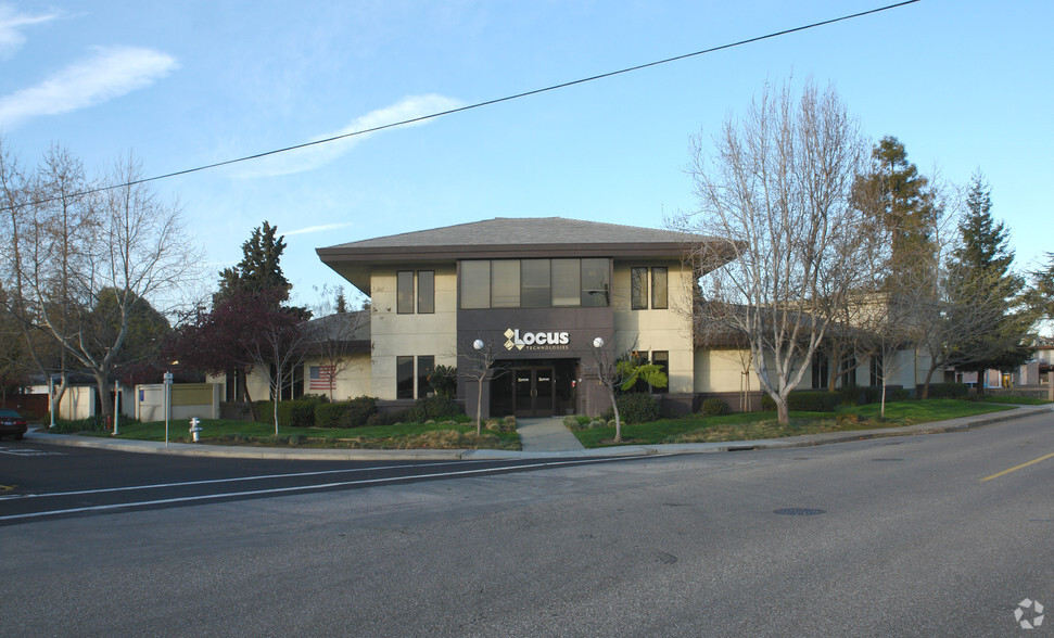 299 Fairchild Dr, Mountain View, CA en alquiler - Foto del edificio - Imagen 2 de 44